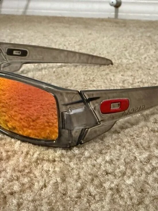 ✨NEW✨ ( OO9014 ) Oakley Gascan Smoke Gray Frame Ruby Iridium Lens - Picture 4 of 7